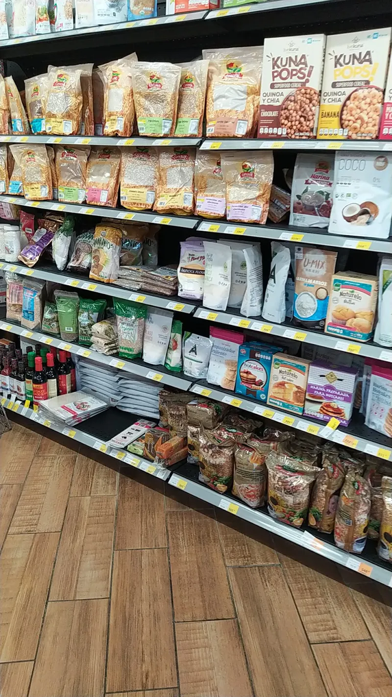 Interior de tienda naturista Súper Naturista en Tapachula de Córdova y Ordóñez