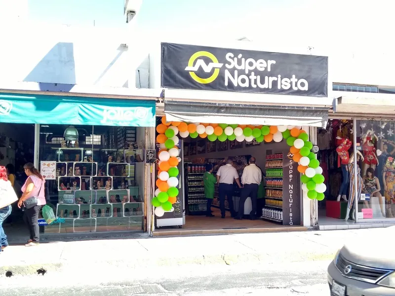 Interior de tienda naturista Súper Naturista en Tepic