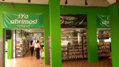 Interior de tienda naturista Súper Naturista en Tuxtla Gutiérrez