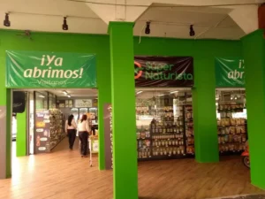 Interior de tienda naturista Súper Naturista en Tuxtla Gutiérrez