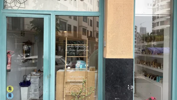 Interior de tienda naturista TERAI Cosmética - Cosmética Natural y Ecológica Bilbao en Bilbao