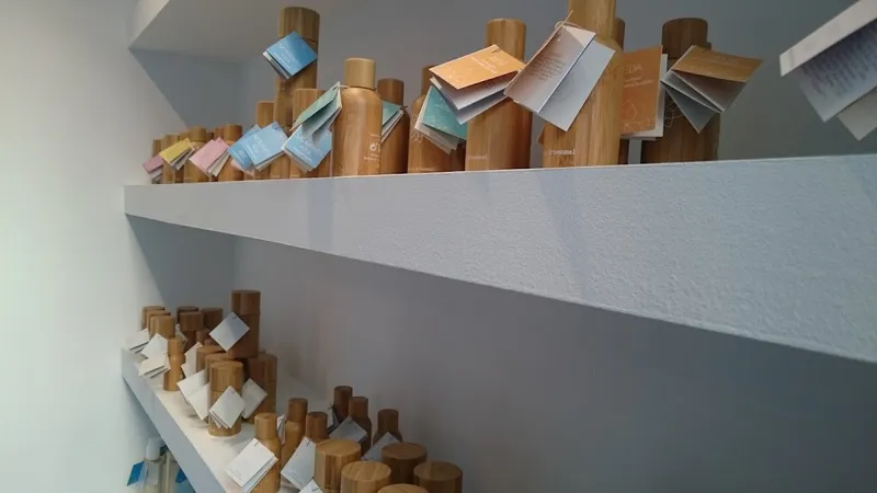 Interior de tienda naturista TERAI Cosmética - Cosmética Natural y Ecológica Bilbao en Bilbao