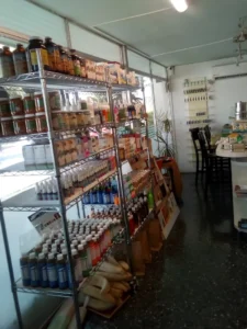 Interior de tienda naturista Terrenal en Monterrey