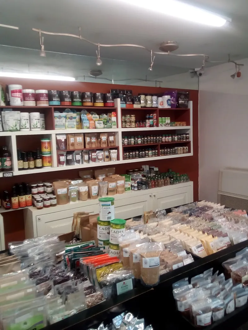 Interior de tienda naturista Terrenal en Monterrey