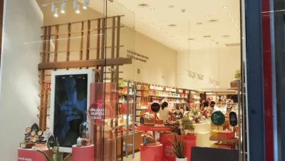 Interior de tienda naturista Tienda Natura - Plaza Satélite en Naucalpan de Juárez