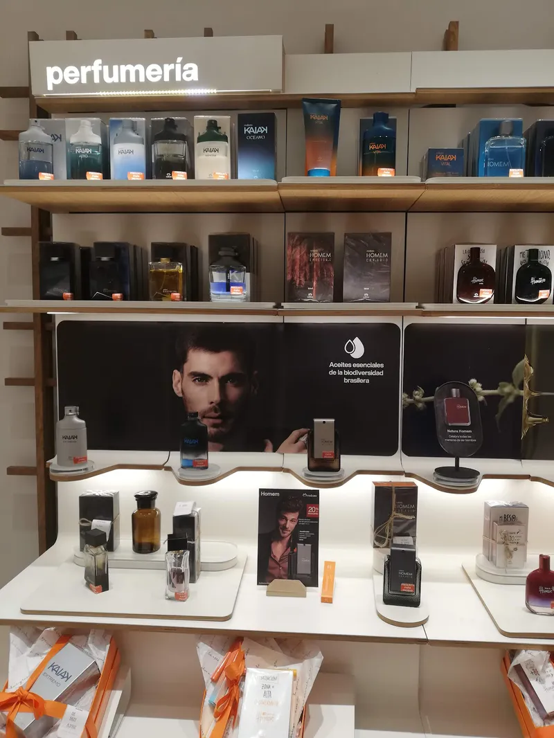 Interior de tienda naturista Tienda Natura - Plaza Satélite en Naucalpan de Juárez