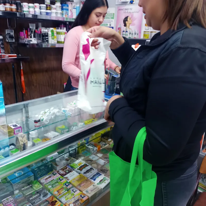 Interior de tienda naturista Tienda Naturista El Sol en Durango