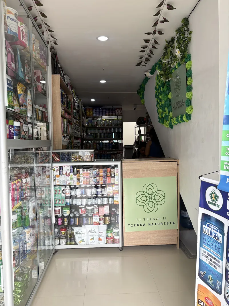 Interior de tienda naturista Tienda Naturista El Trébol en Pitalito