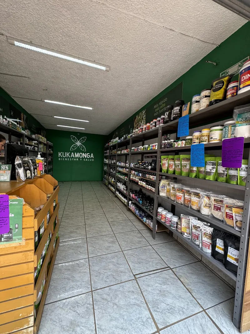 Interior de tienda naturista Tienda Naturista Kukamonga Tonalá en Tonalá