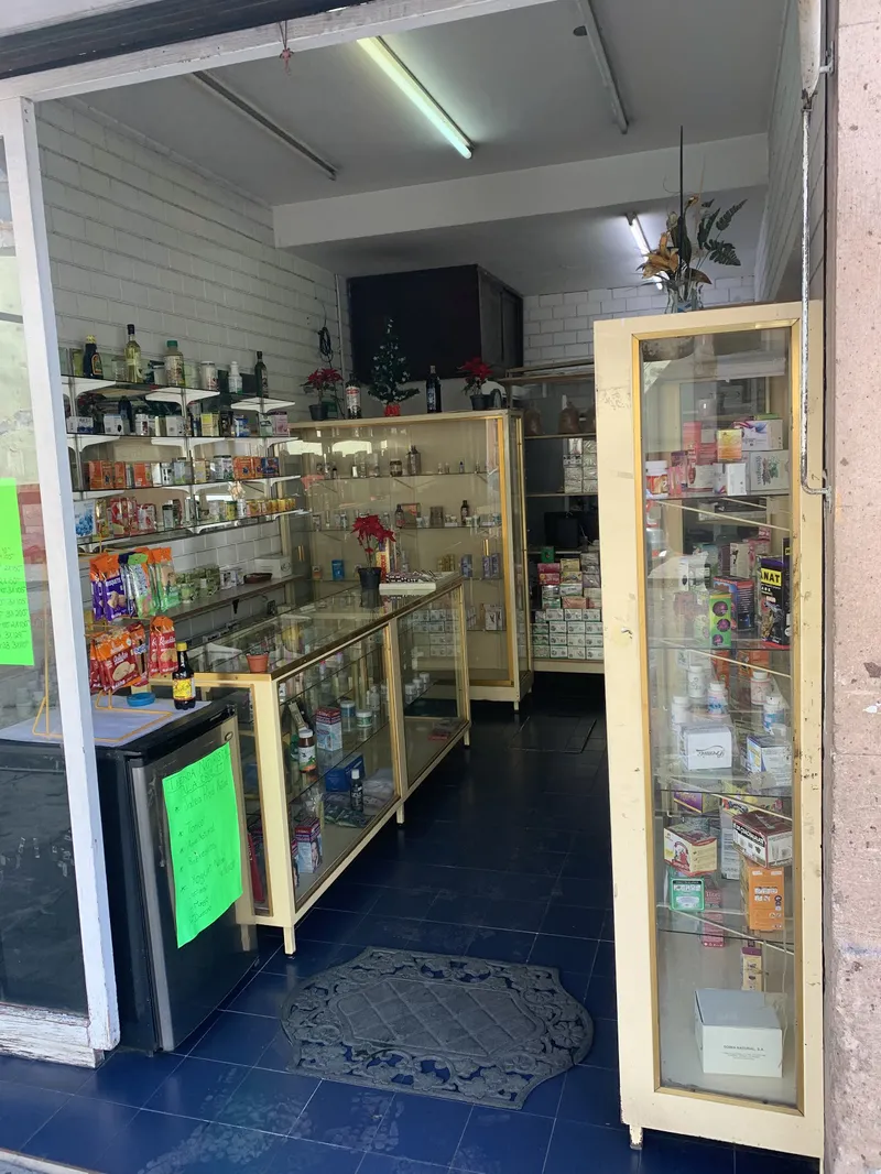 Interior de tienda naturista Tienda Naturista La Cruz en Morelia