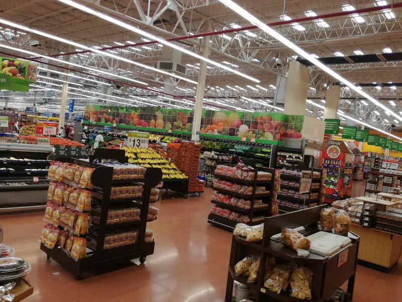 Interior de tienda naturista Walmart San Luis Potosí en San Luis Potosí