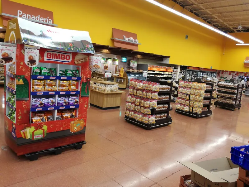 Interior de tienda naturista Walmart San Luis Potosí en San Luis Potosí