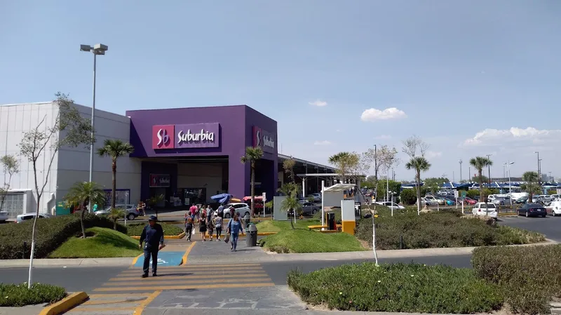 Interior de tienda naturista Walmart Vallarta en Zapopan