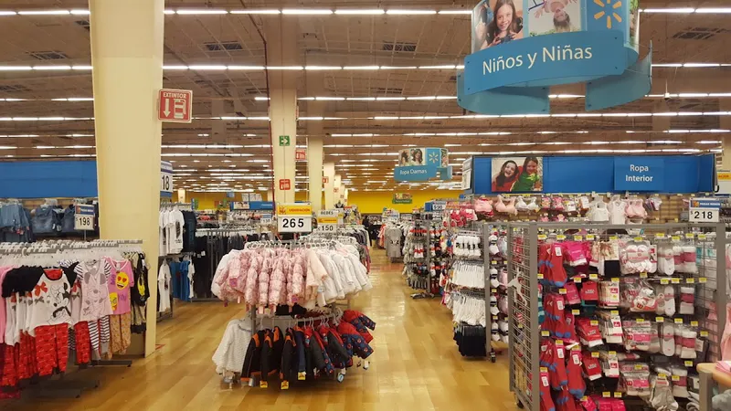 Interior de tienda naturista Walmart Vallarta en Zapopan