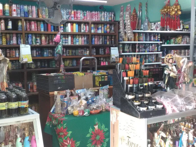 Interior de tienda naturista Yerbas Medicinales en Centro