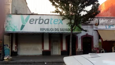 Interior de tienda naturista YERBATEX en Ciudad de México