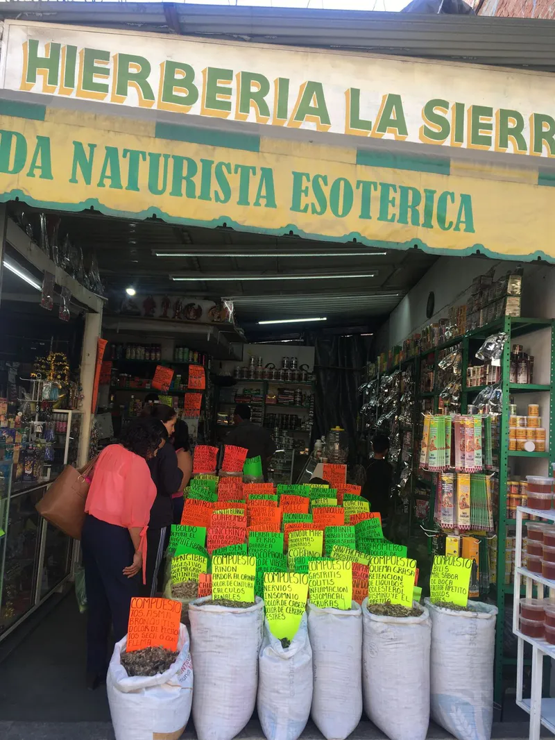 Interior de tienda naturista Yerberia y tienda naturista la sierra en Silao de la Victoria